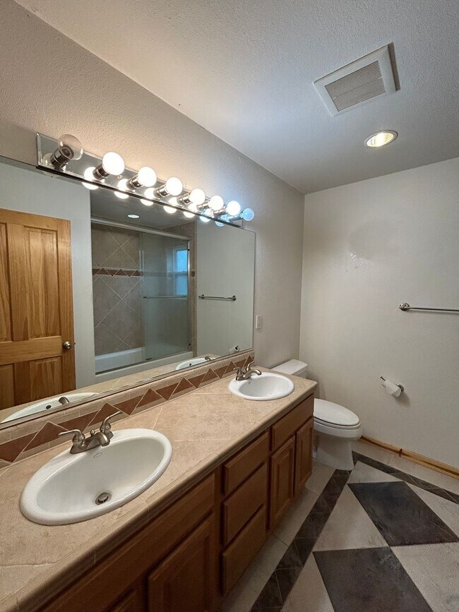 Building Photo - 1513 Crystal Air Dr