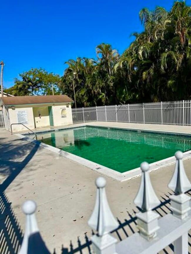 Building Photo - 141 Plumage Ln