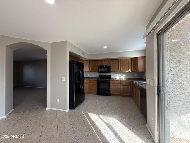 Building Photo - 29252 N Rosewood Dr