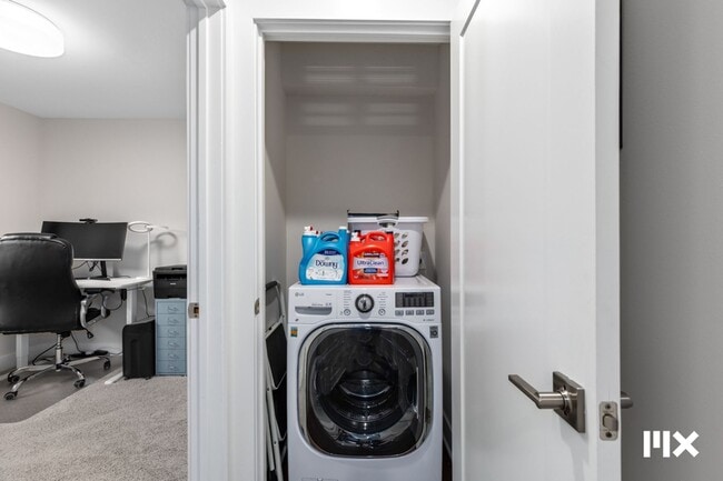 Building Photo - 631 Fairview Ave NE