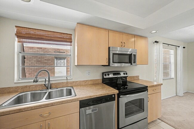 Building Photo - 3135 Shady Dell Ln