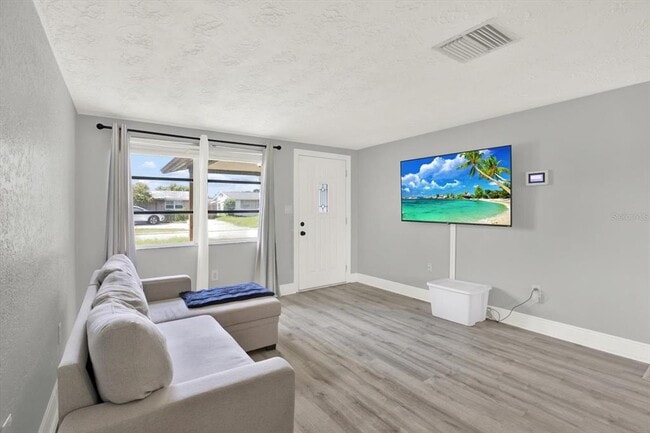 Building Photo - 3543 Trask Dr