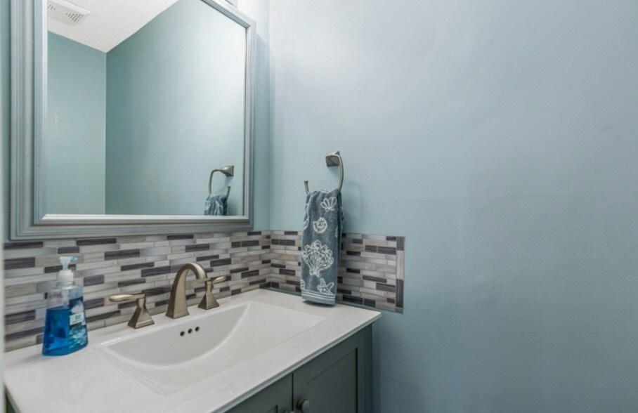 Building Photo - 1407 Doolittle Dr