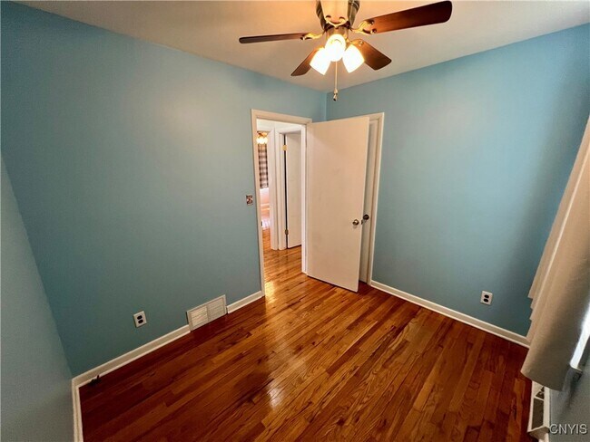 Building Photo - 427 Mosley Dr