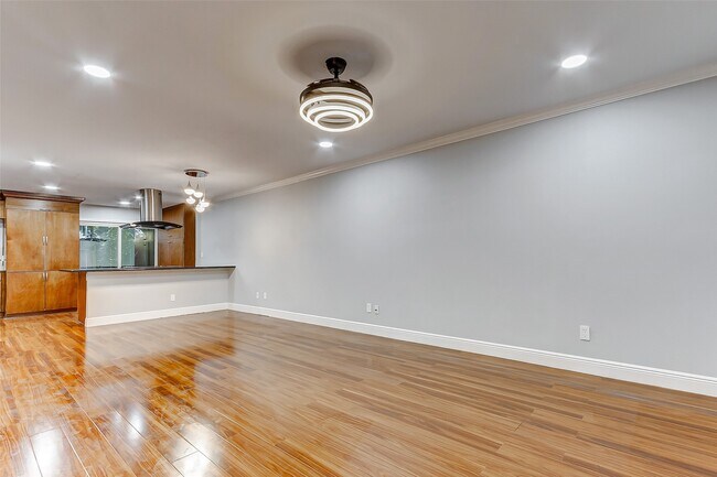 Building Photo - 7600 Burgoyne Rd