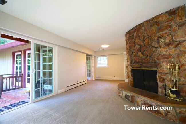 Building Photo - Santa Rosa: 3 bedroom, 2 1/2 bath Home wit...