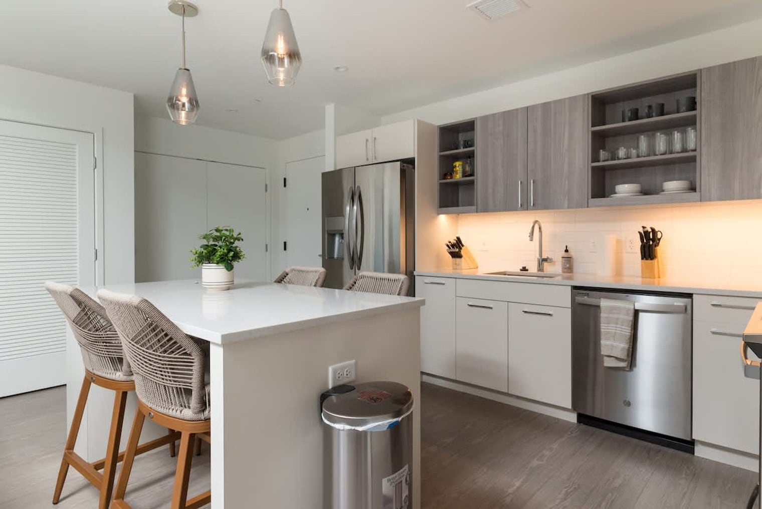 Building Photo - 56 Beach St