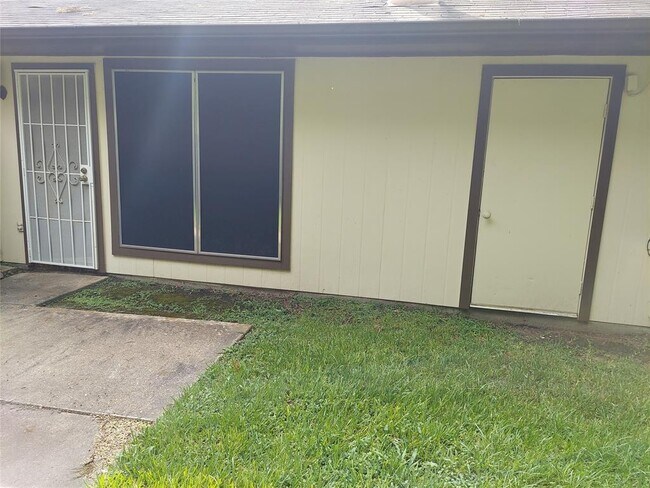 Building Photo - 3811 Quiet Pl Dr