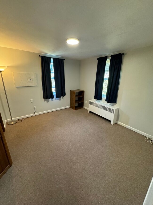 Building Photo - PARKLAND SCHOOLS-TWO BEDROOM Apartment w W...