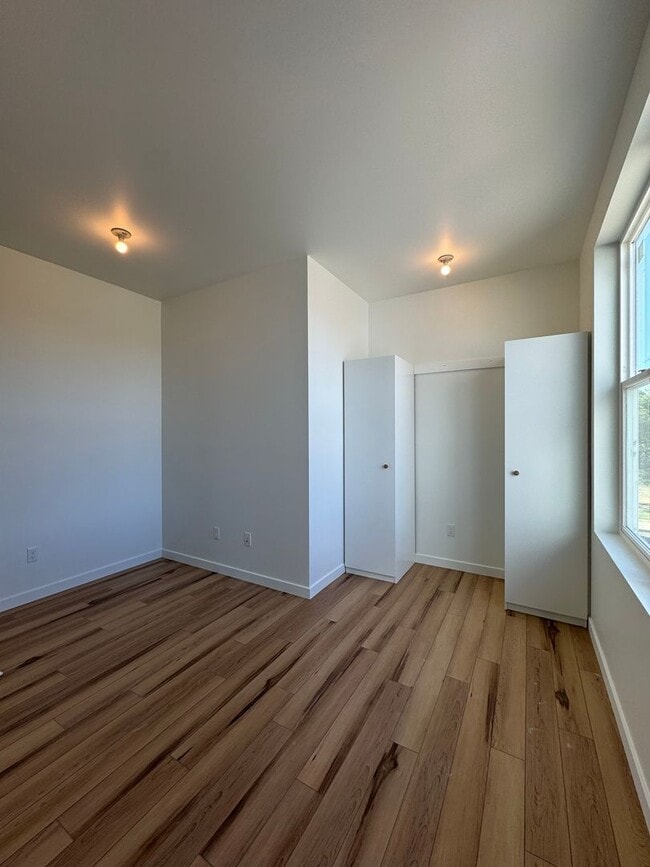 Building Photo - 1BR, 1BA with Huge Garage