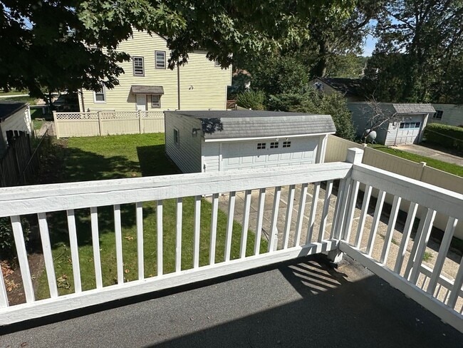 Building Photo - Gorgeous 3 bd, 2 bath South Euclid Home Awaits!