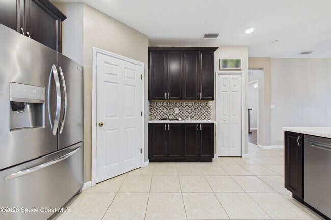 Building Photo - 551 Loxley Ct