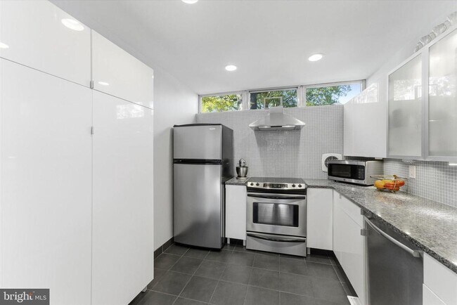 Building Photo - 1378 4th St SW