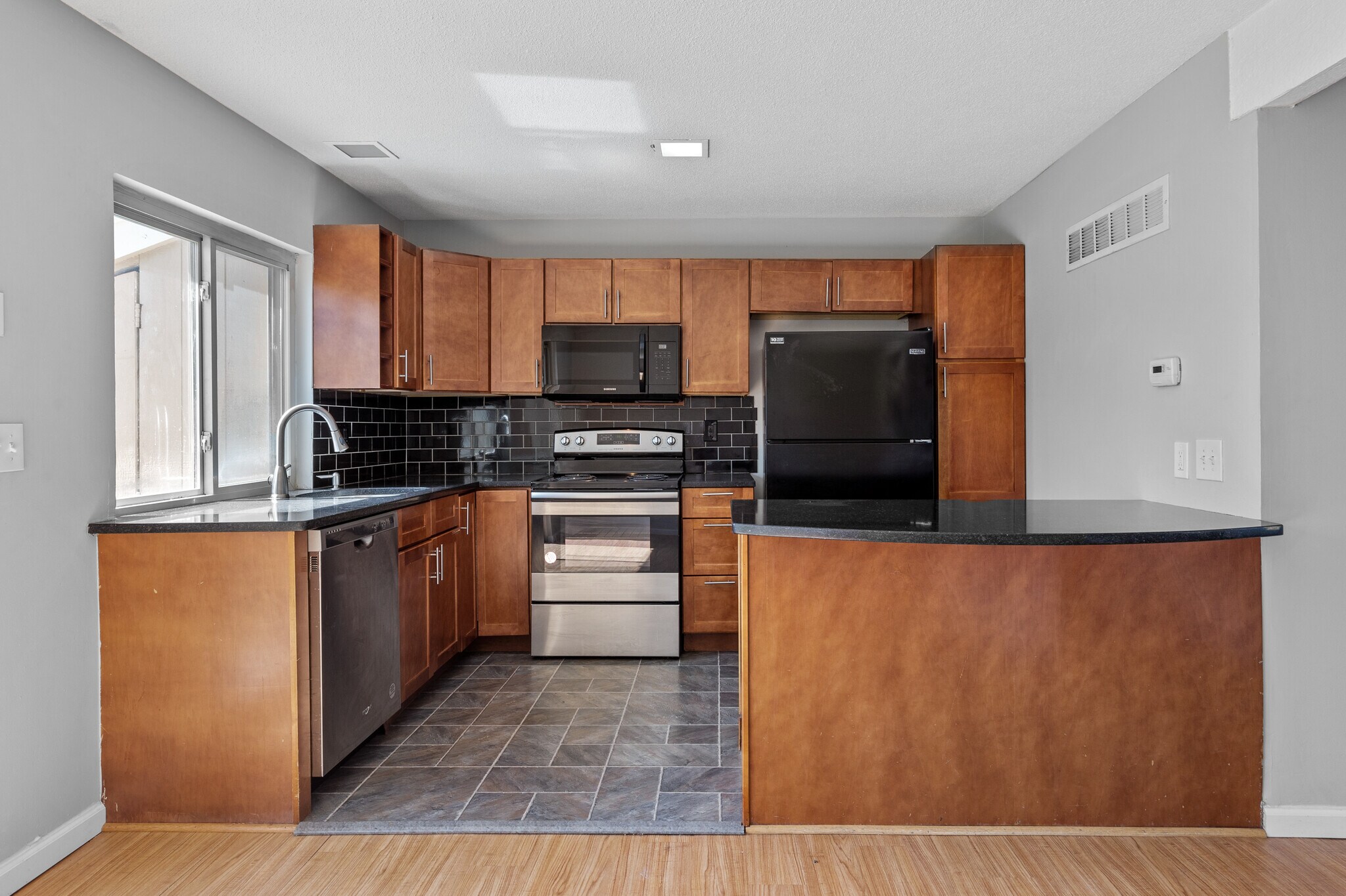 Building Photo - 147 Harbor View Dr