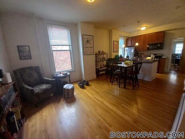 Building Photo - 38 Newton St