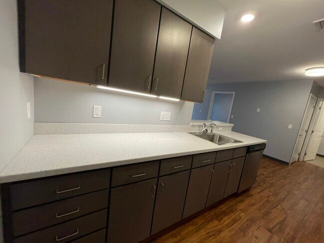 Building Photo - 15 E Ridge Dr