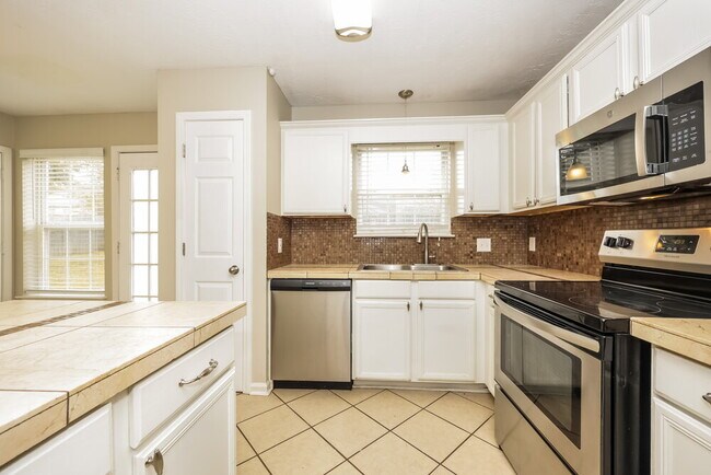 Building Photo - 872 Lavergne Ln