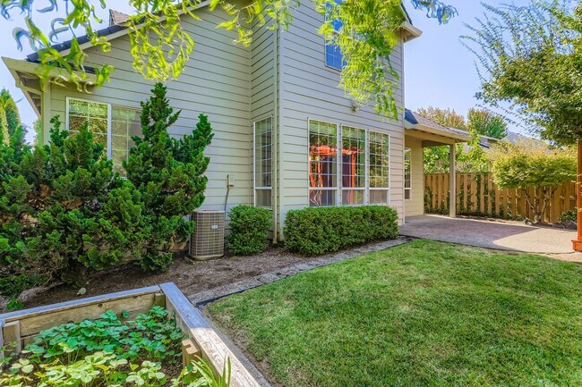 Building Photo - Spacious Bethany Home with Attached Garage, Fenced Yard, Washer/Dryer Included