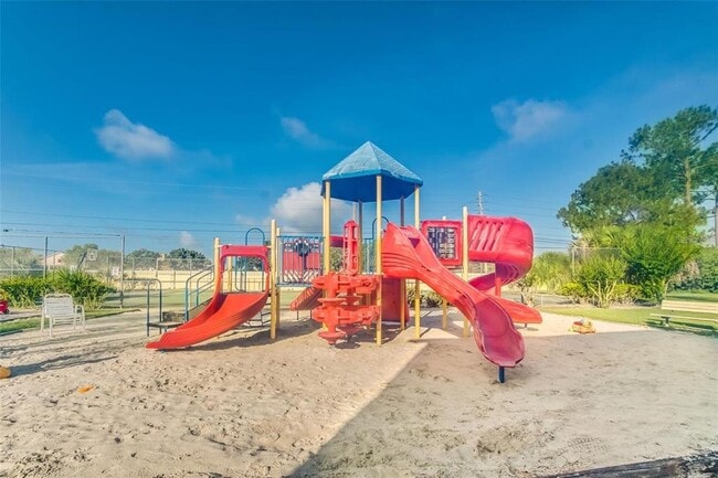 Building Photo - 2040 Royal Bay Blvd
