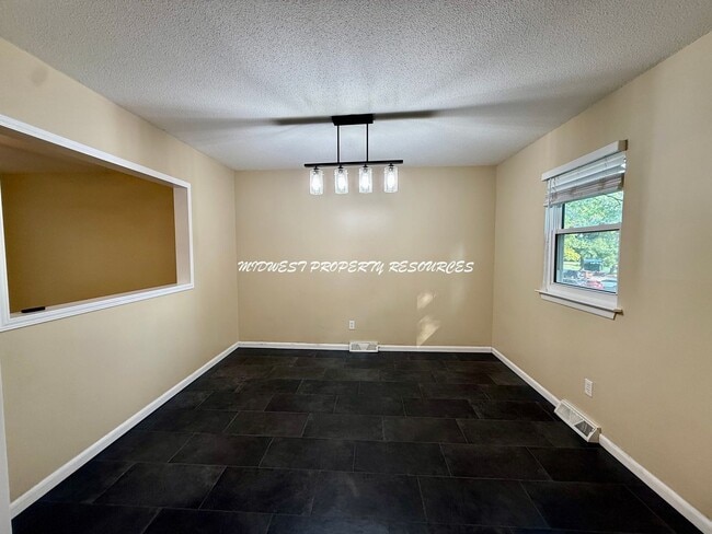 Building Photo - Beautiful 3 Bedroom Home in Lee's Summit