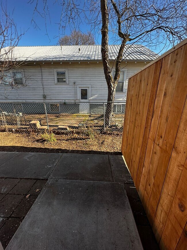 Building Photo - SW 6th Triplex