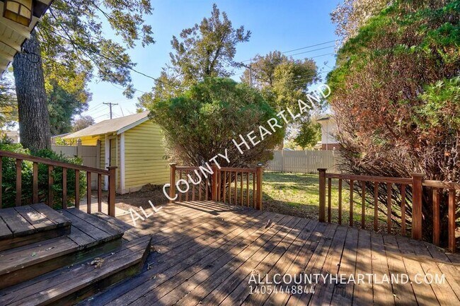 Building Photo - 801 North Blvd