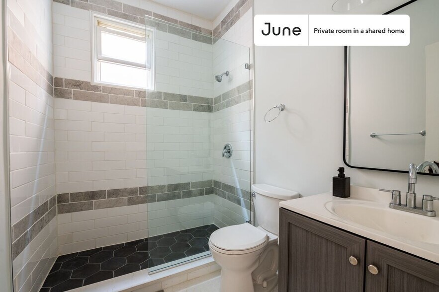 Building Photo - Room in Shared 4 bed/2 bath home