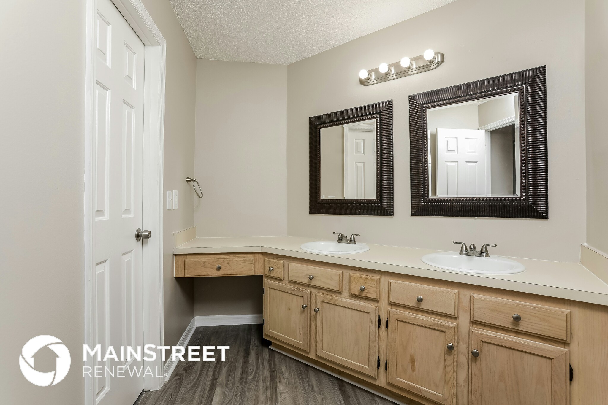 Building Photo - 618 Queensbridge Dr