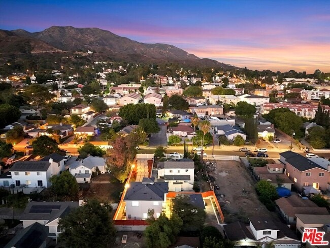 Building Photo - 10347 Hillhaven Ave