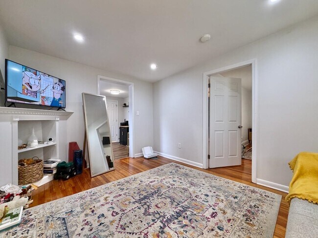 Building Photo - 331 4th St