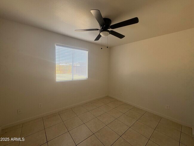 Building Photo - 2642 E Kings Ave