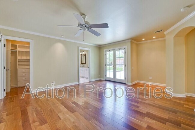 Building Photo - 450 Juanita Way