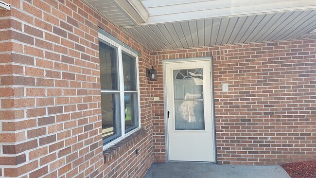 Building Photo - 262 Meadowbrook Ave