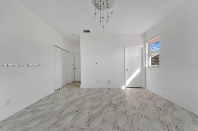 Building Photo - 501 90th St