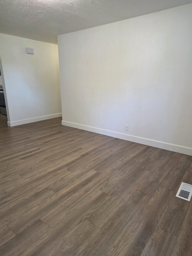 Building Photo - PRV