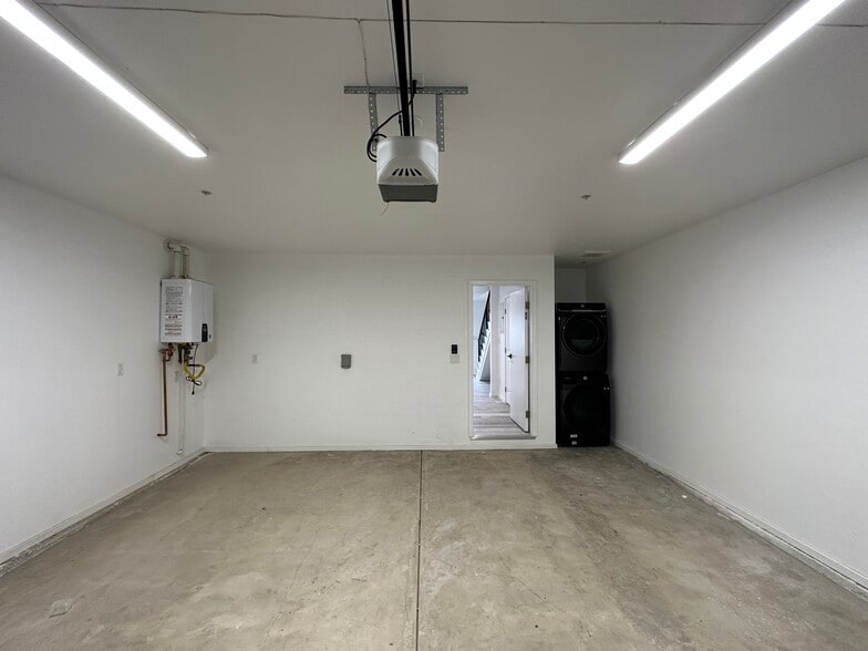 Building Photo - 202 S Rose Ave