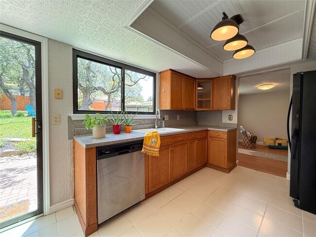 Building Photo - 8401 Loralinda Dr