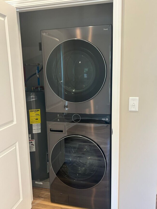 Building Photo - Fully Remodeled One Bed/One Bath Cottage