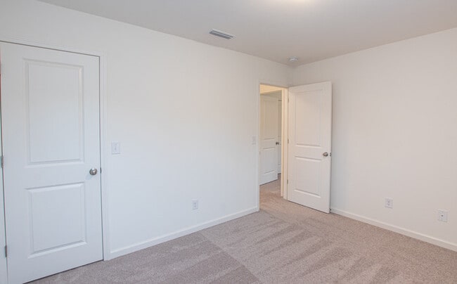 Building Photo - BEAUTIFUL 3 Bedroom in Midland Available A...