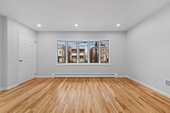 Building Photo - 144 W 30th St