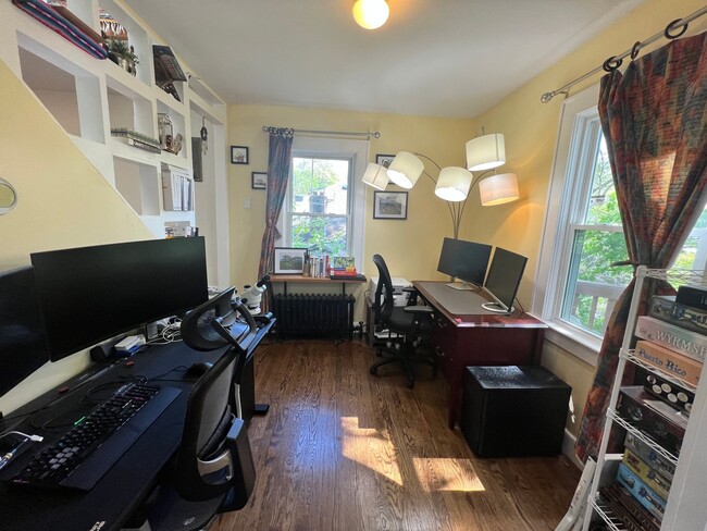 Building Photo - Terrific 3 Bed/1 Bath Colonial in Glen Cove!
