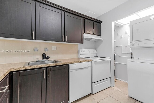 Building Photo - 7900 Fairview Dr