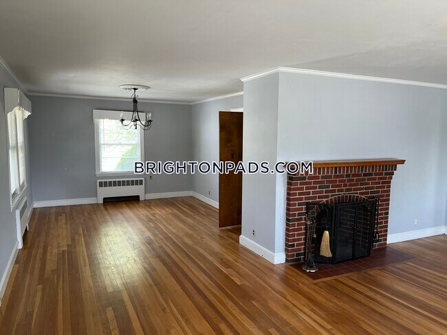 Building Photo - 11 Allen St