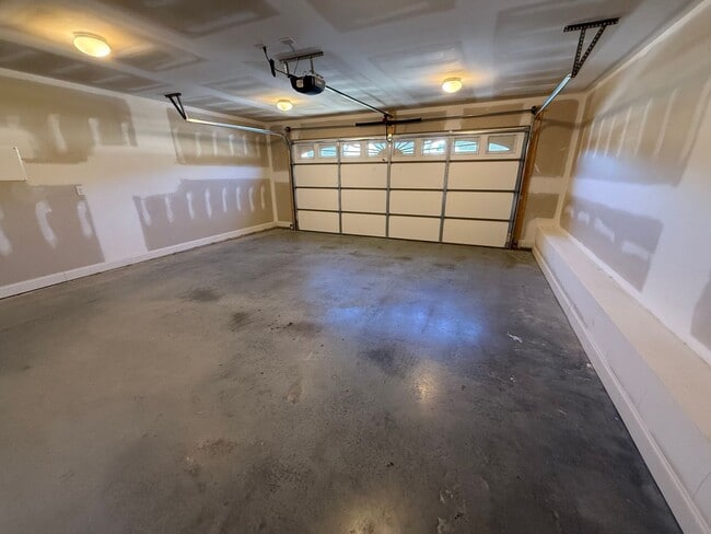 Building Photo - Townhouse for Rent in Hixson