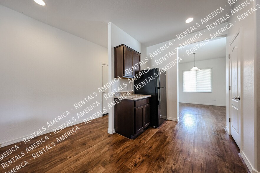 Building Photo - 38086 W Isabella Ln