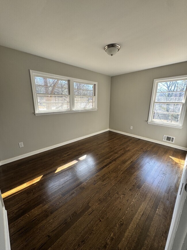 Building Photo - 2169 Barbara Ln