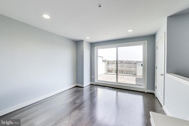 Building Photo - 16580 Crabbs Branch Way