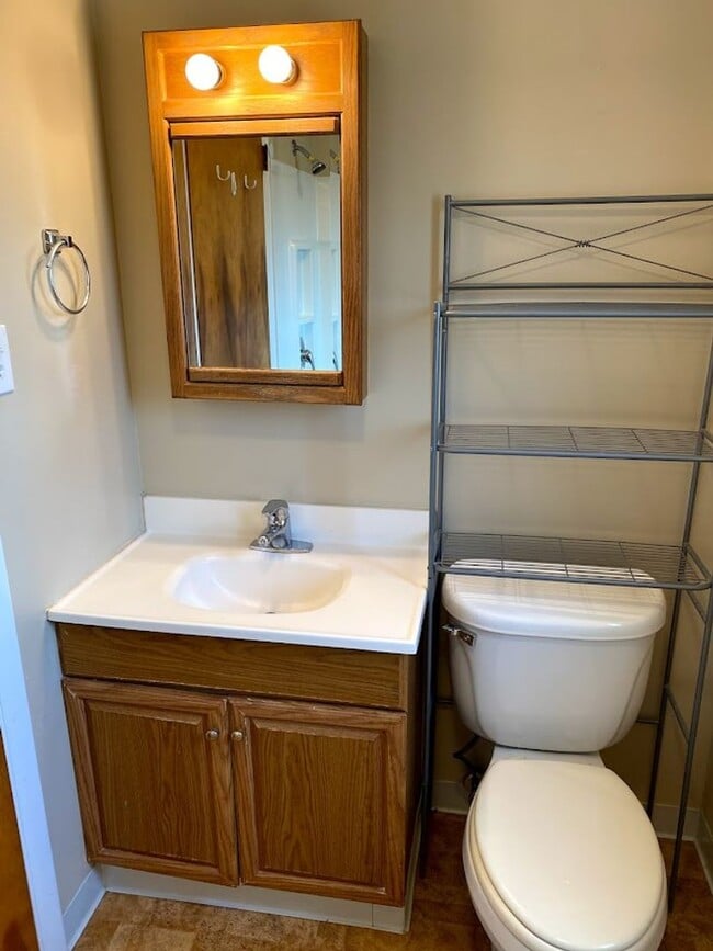 Building Photo - Well Kept Duplex in the Shaler Area