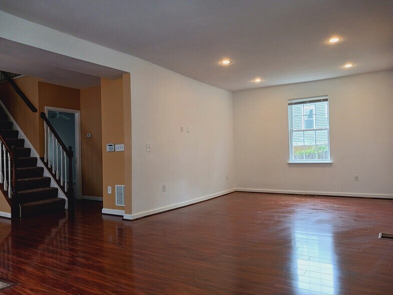 Building Photo - 2603 Hamlin St NE