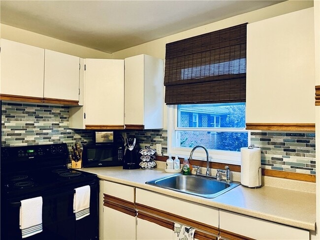 Building Photo - 70 Carroll Ave